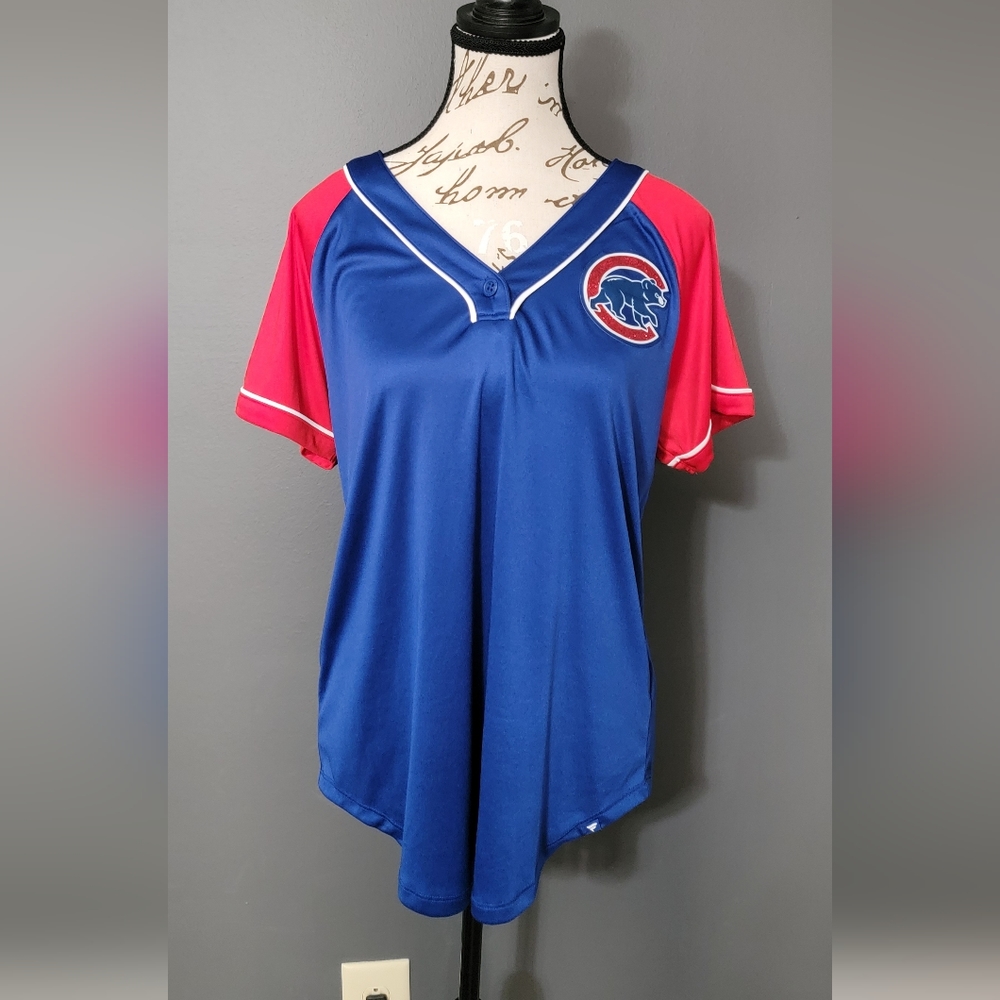 Women's Chicago Cubs V-Neck shirt